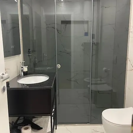 Lindi's 1 4 Appartement Tirana