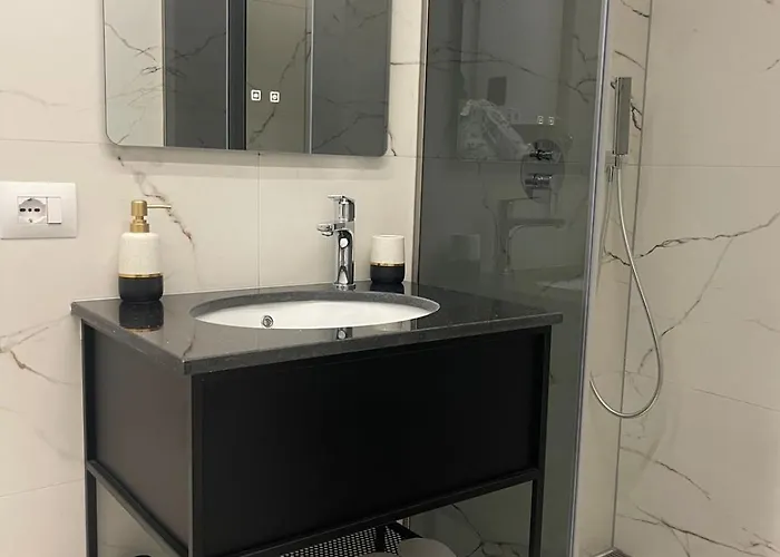 Lindi's 1 4 티라나